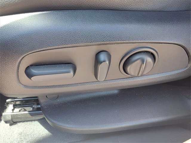 Used 2024 GMC Terrain SLT image 20