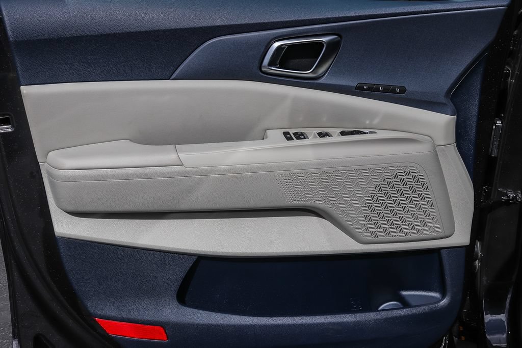 Certified 2026 Kia Carnival EX FWD image 21