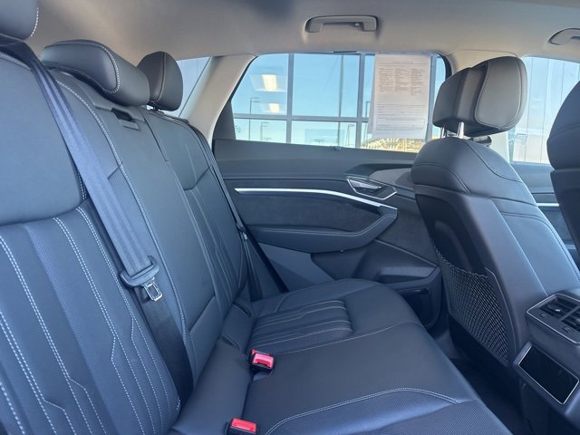 Used 2021 Audi e-tron Prestige w/ Prestige Package image 15