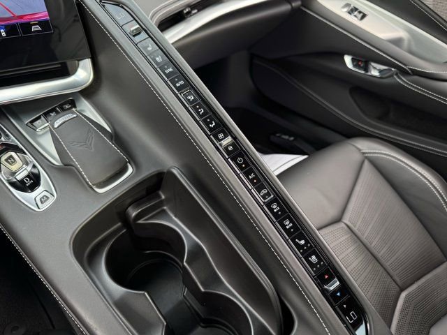 Used 2021 Chevrolet Corvette Stingray Premium Conv w/ Z51 Performance Package RWD image 22