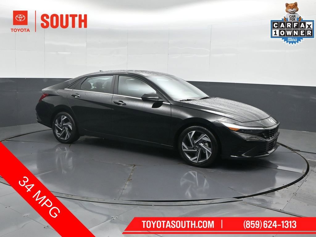 Used 2025 Hyundai Elantra SEL FWD image 4