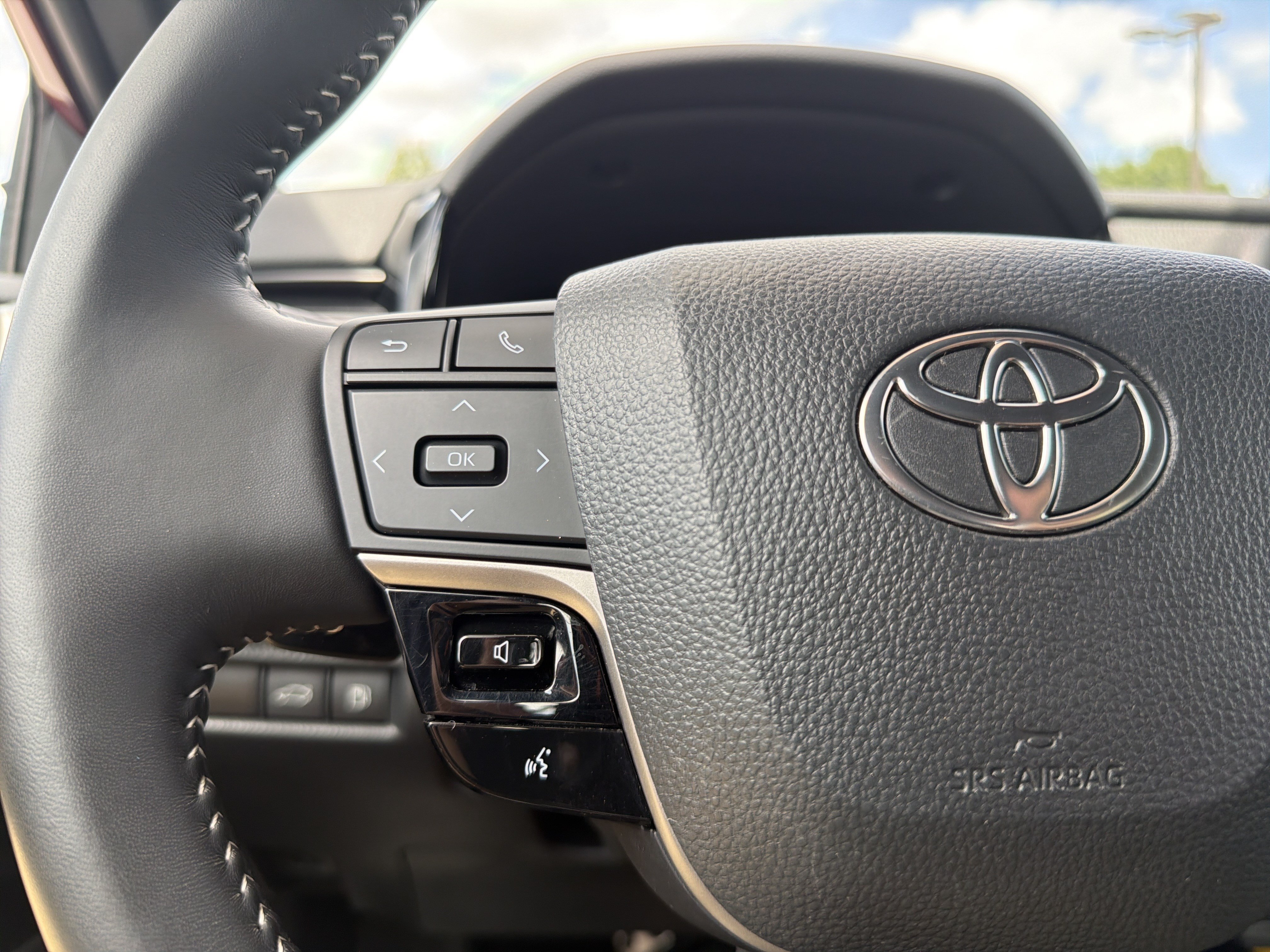 Certified 2025 Toyota Camry SE FWD image 9