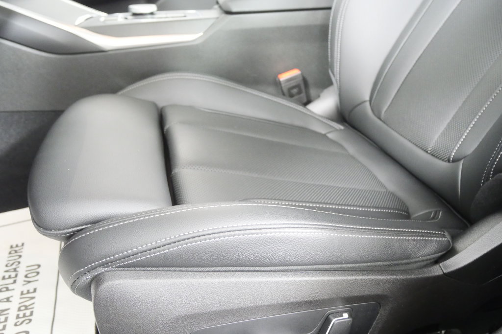Certified 2025 BMW 330i Sedan RWD image 9