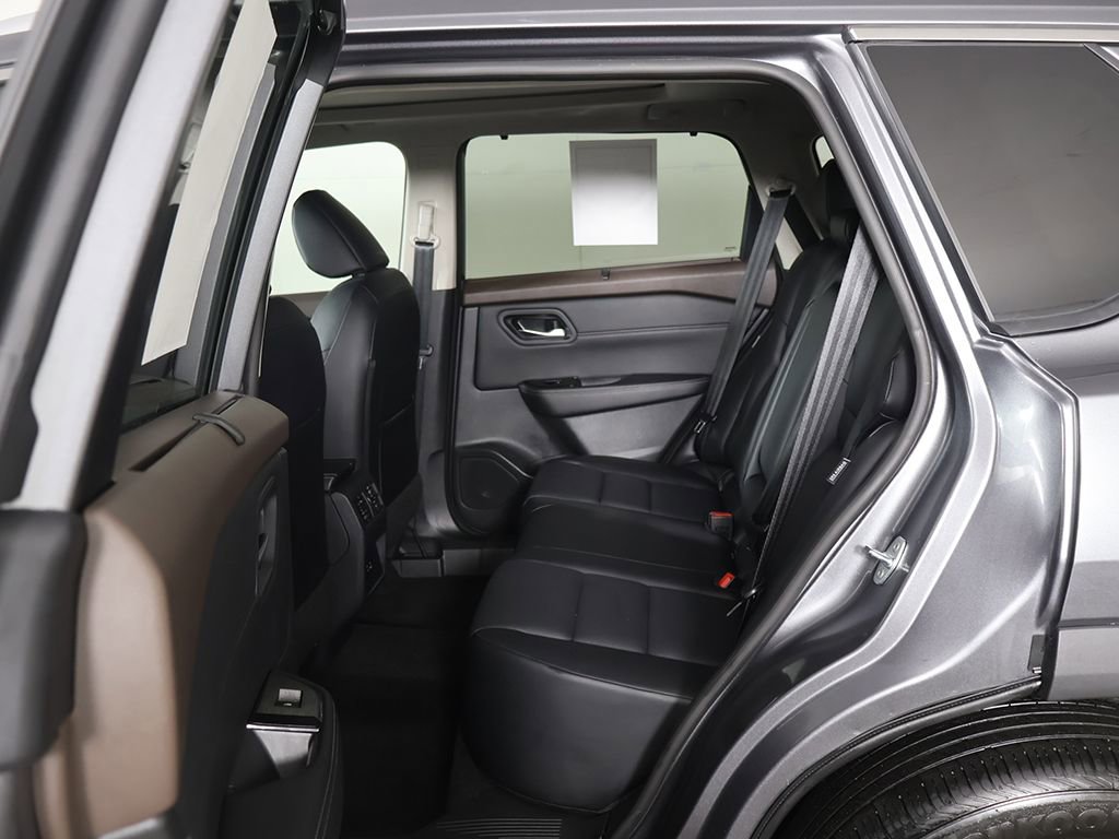 Used 2023 Nissan Rogue SV w/ SV Premium Package image 31