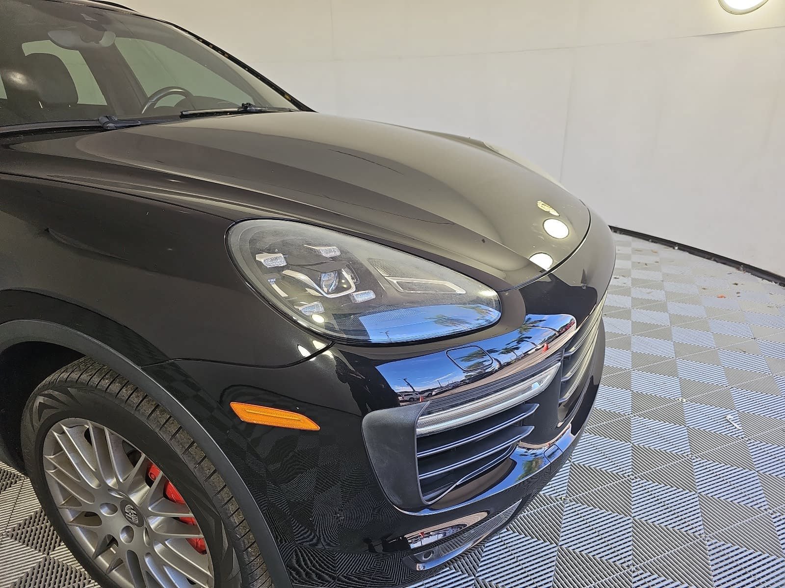 Used 2015 Porsche Cayenne Turbo AWD/4WD image 28