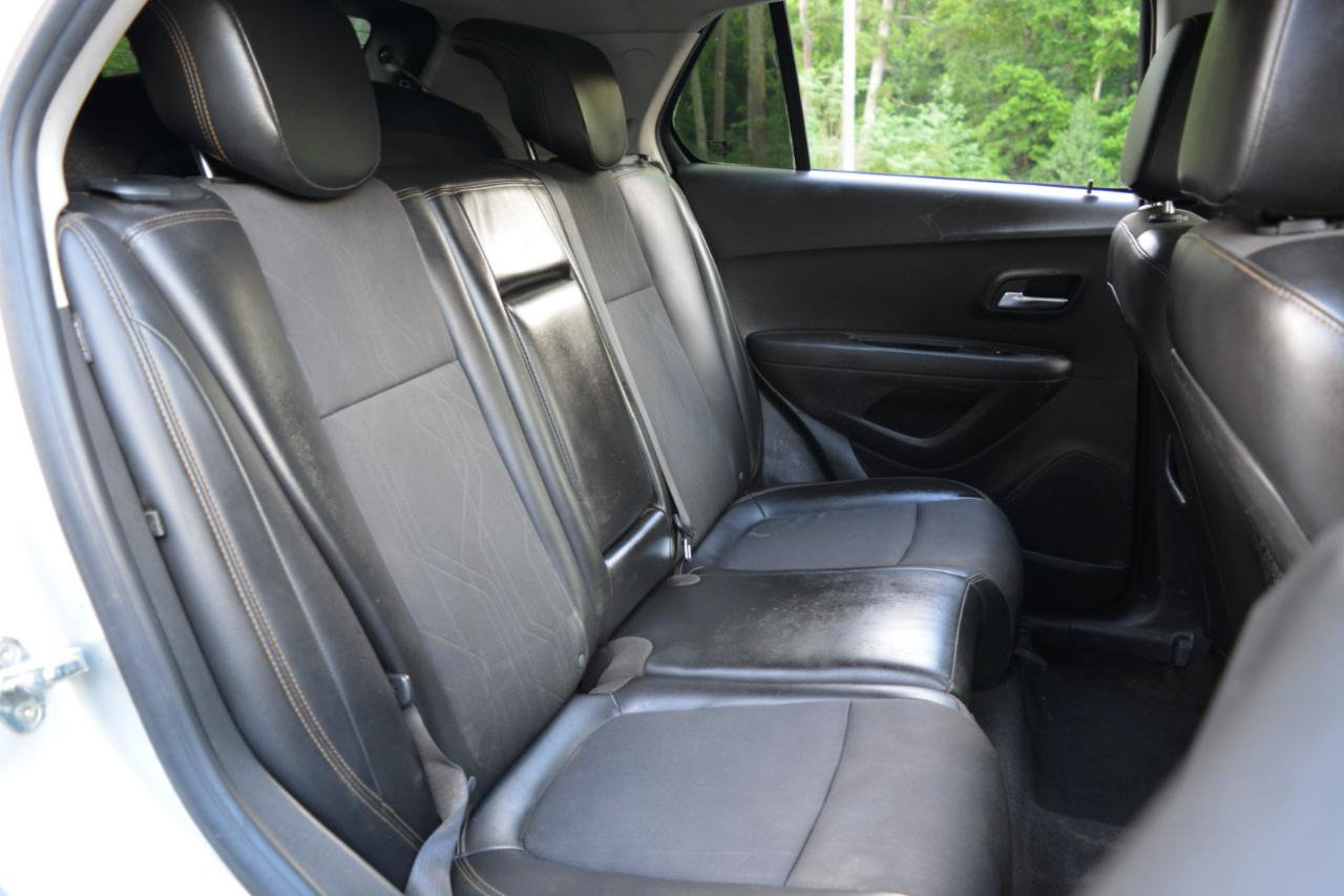 Used 2018 Chevrolet Trax LT w/ LT Convenience Package FWD image 17