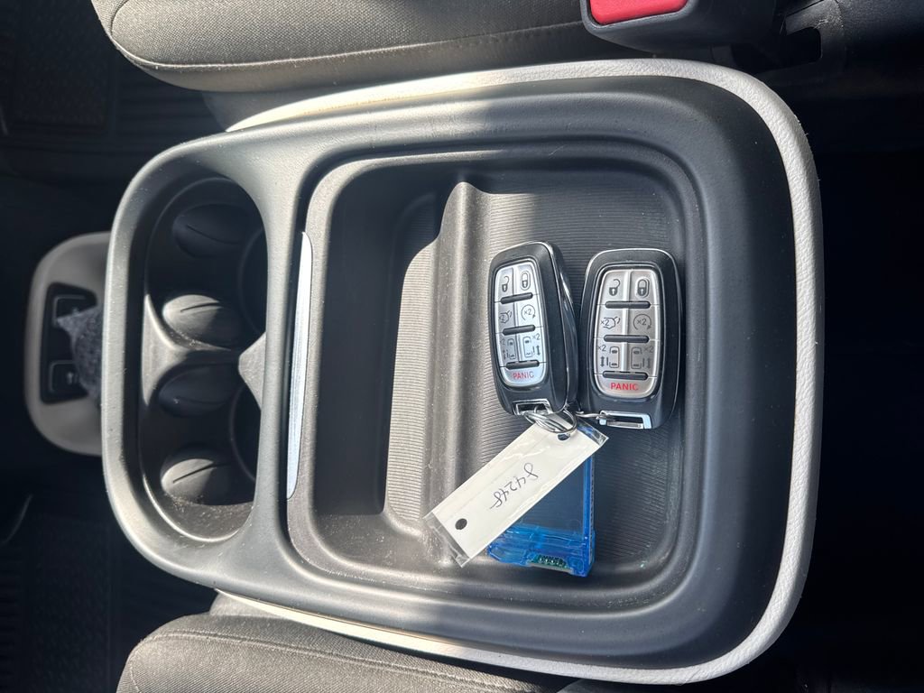 Used 2018 Chrysler Pacifica Touring Plus w/ Tire & Wheel Group FWD image 29