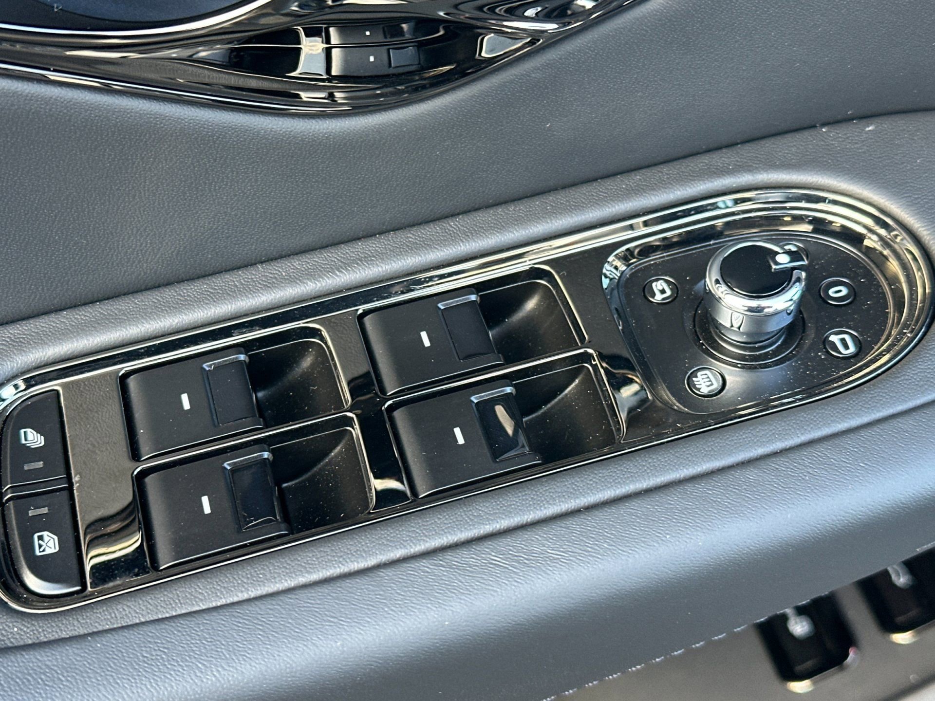 New 2026 Bentley Continental GTC AWD/4WD image 16