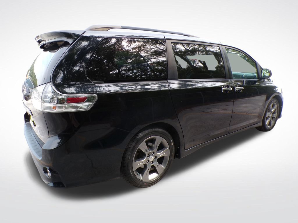 Used 2016 Toyota Sienna SE FWD image 7