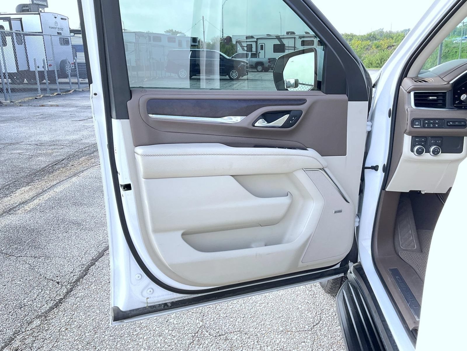 Certified 2023 GMC Yukon XL Denali AWD/4WD image 9