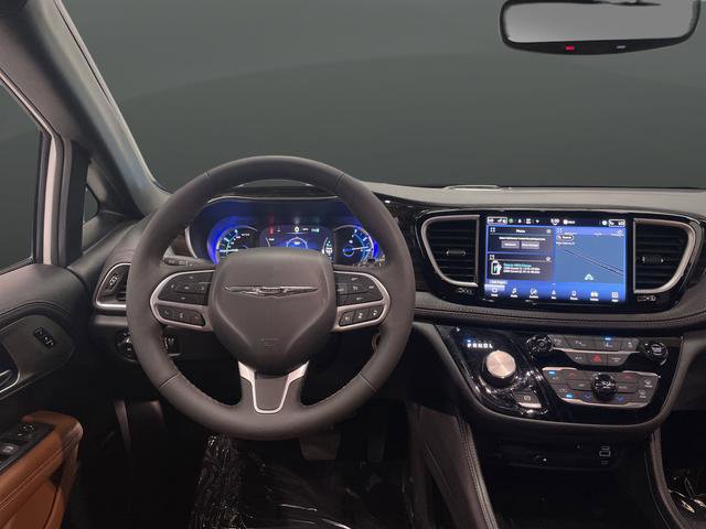 Certified 2024 Chrysler Pacifica Pinnacle image 5