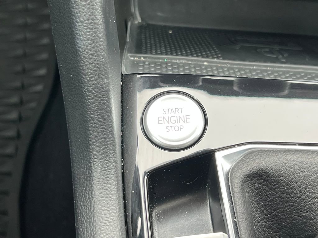 Used 2024 Volkswagen Taos SEL image 29