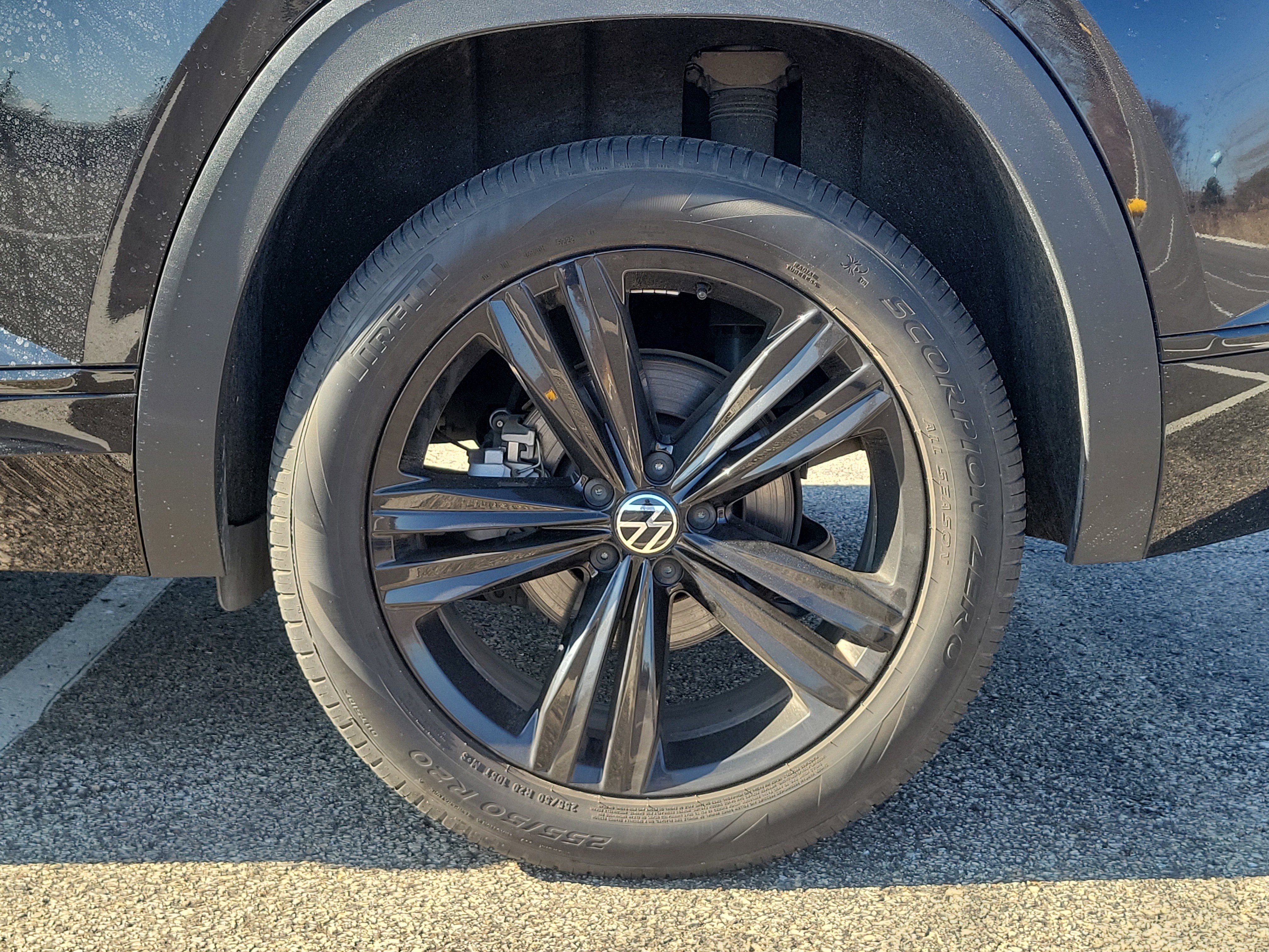 Used 2023 Volkswagen Atlas Cross Sport SEL R-Line image 5