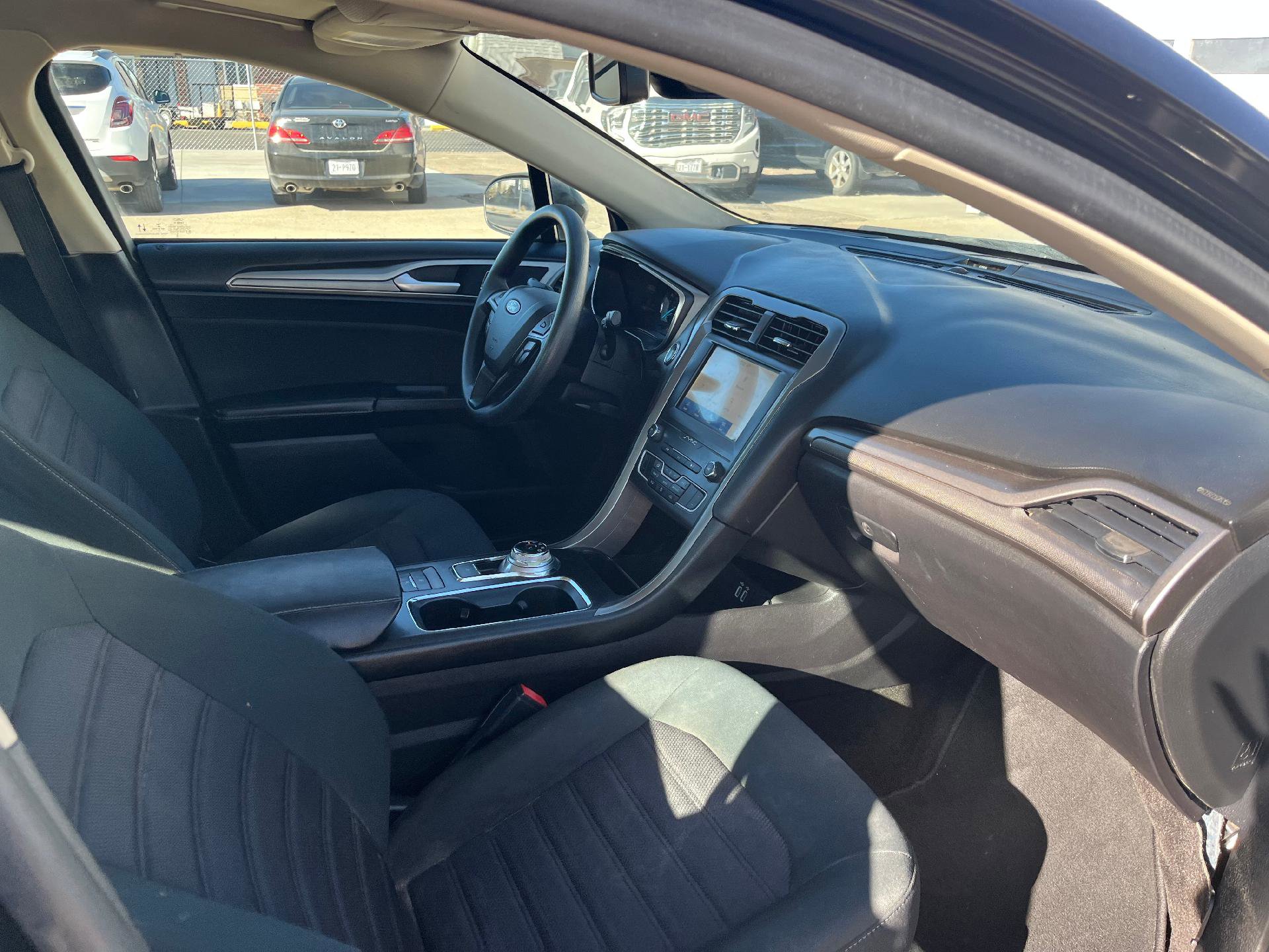 Used 2020 Ford Fusion SE image 17