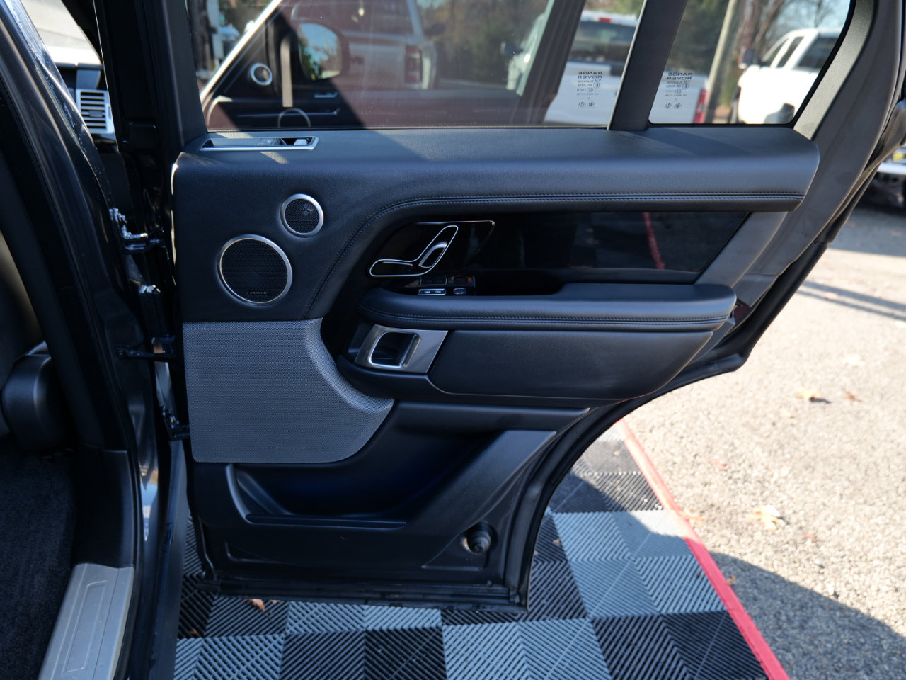 Used 2022 Land Rover Range Rover P525 Westminster Edition image 41