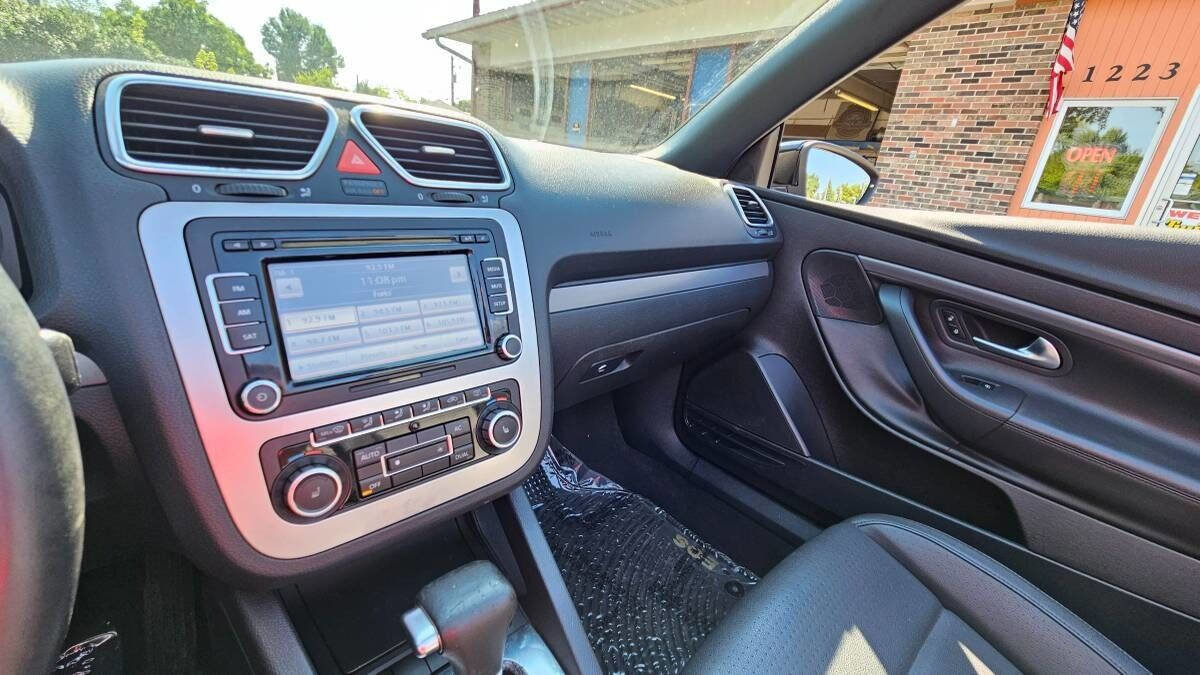 Used 2011 Volkswagen Eos Komfort FWD image 18