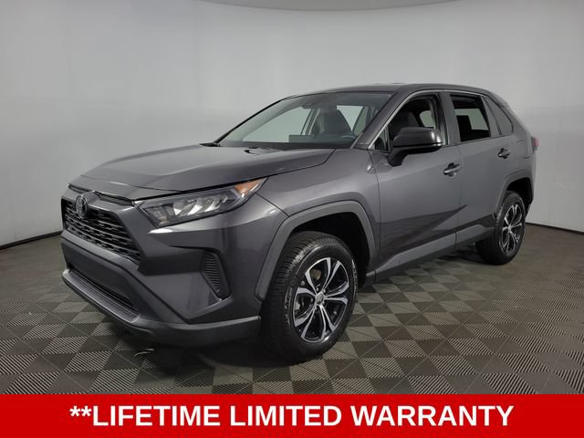 Used 2022 Toyota RAV4 LE FWD image 3