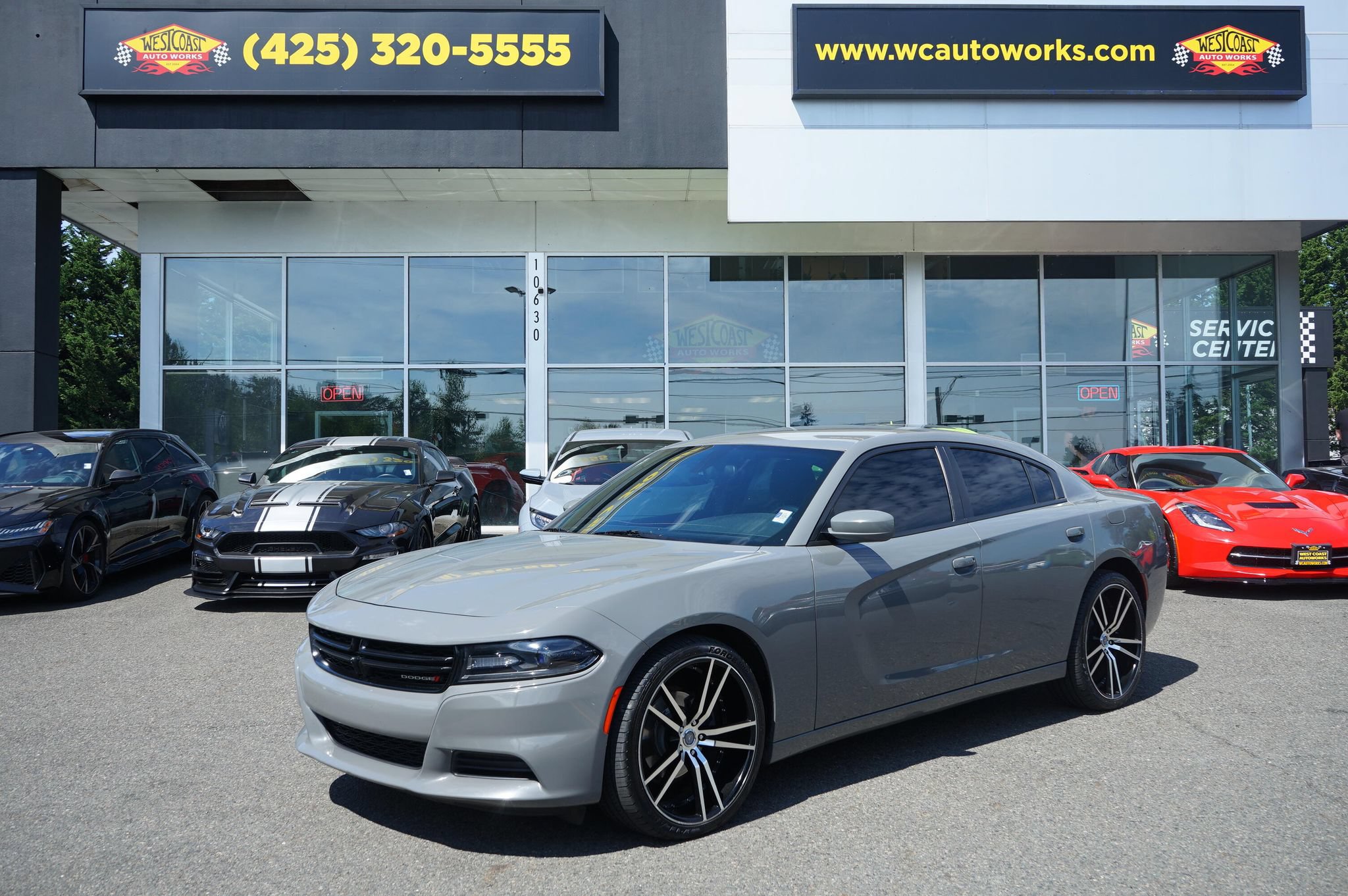 Used 2018 Dodge Charger SXT RWD image 1