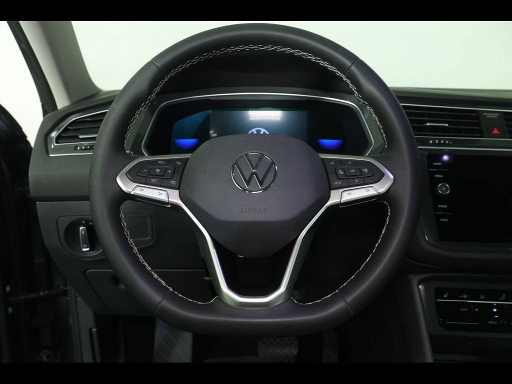 Used 2022 Volkswagen Tiguan SE AWD/4WD image 23