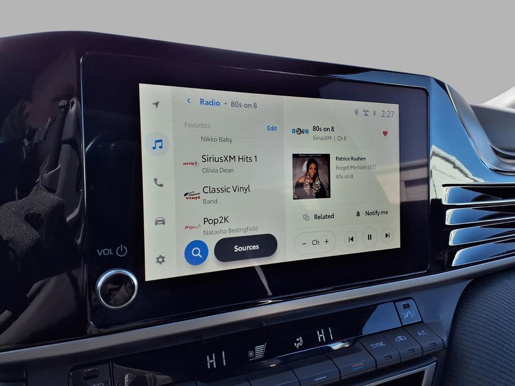 Used 2025 Toyota Camry SE image 5