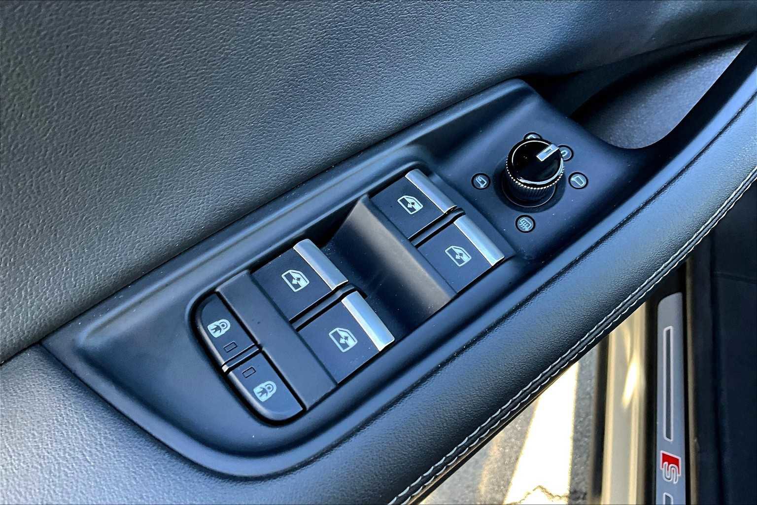 Used 2023 Audi Q8 Prestige w/ Prestige Package image 33