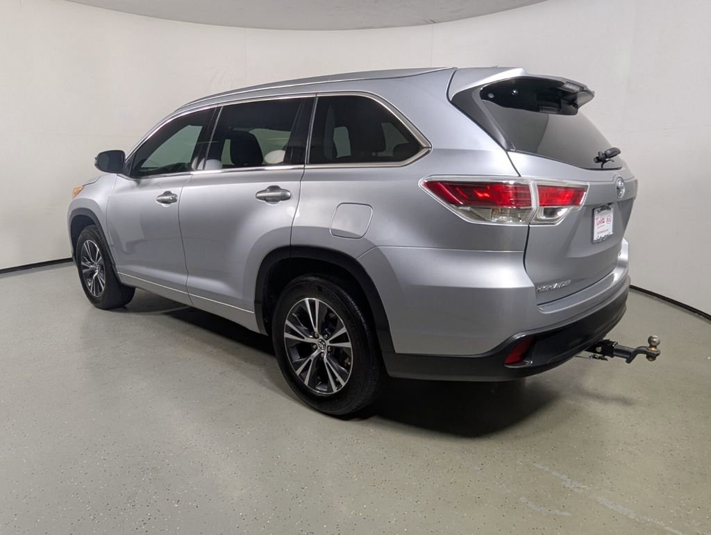 Used 2016 Toyota Highlander XLE FWD image 5
