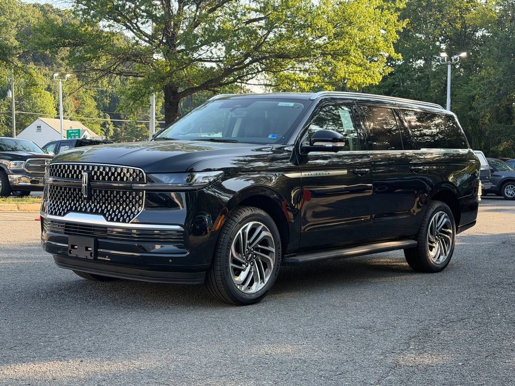New 2027 Lincoln Navigator L Premier AWD/4WD image 3