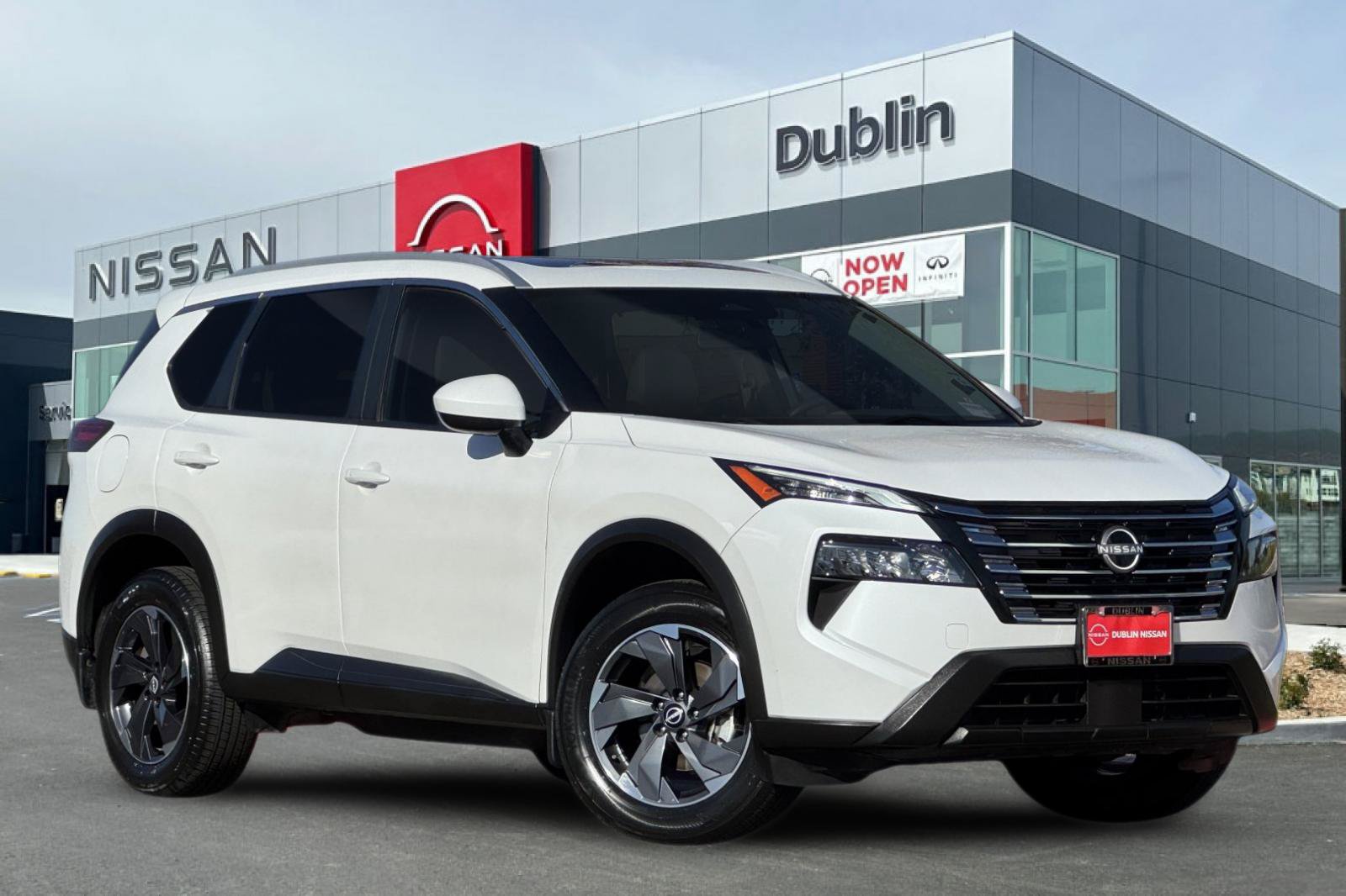Certified 2024 Nissan Rogue SV w/ SV Premium Package FWD image 2
