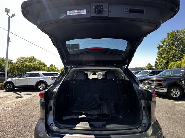 Used 2023 Toyota Highlander XLE AWD/4WD image 42