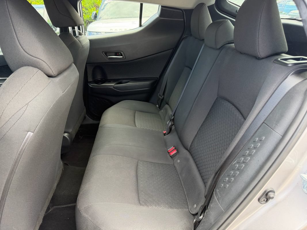 Used 2020 Toyota C-HR LE FWD image 10