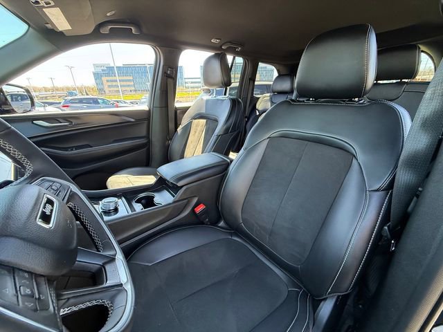 Used 2025 Jeep Grand Cherokee Altitude AWD/4WD image 24