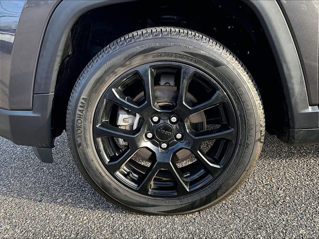 Used 2022 Jeep Compass Latitude w/ Sun and Sound Group AWD/4WD image 7