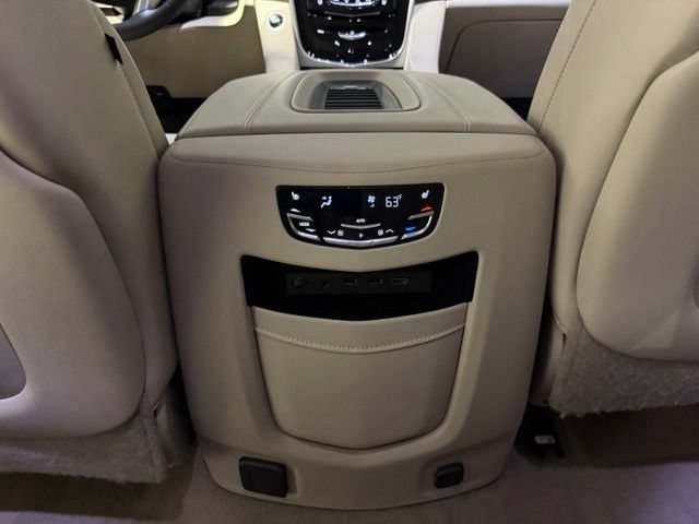 Used 2020 Cadillac Escalade Premium Luxury w/ LPO, Radiant Package AWD/4WD image 28