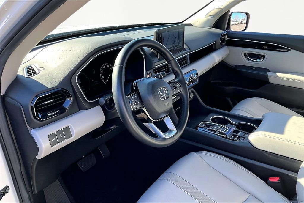 Used 2025 Honda Pilot Touring image 14