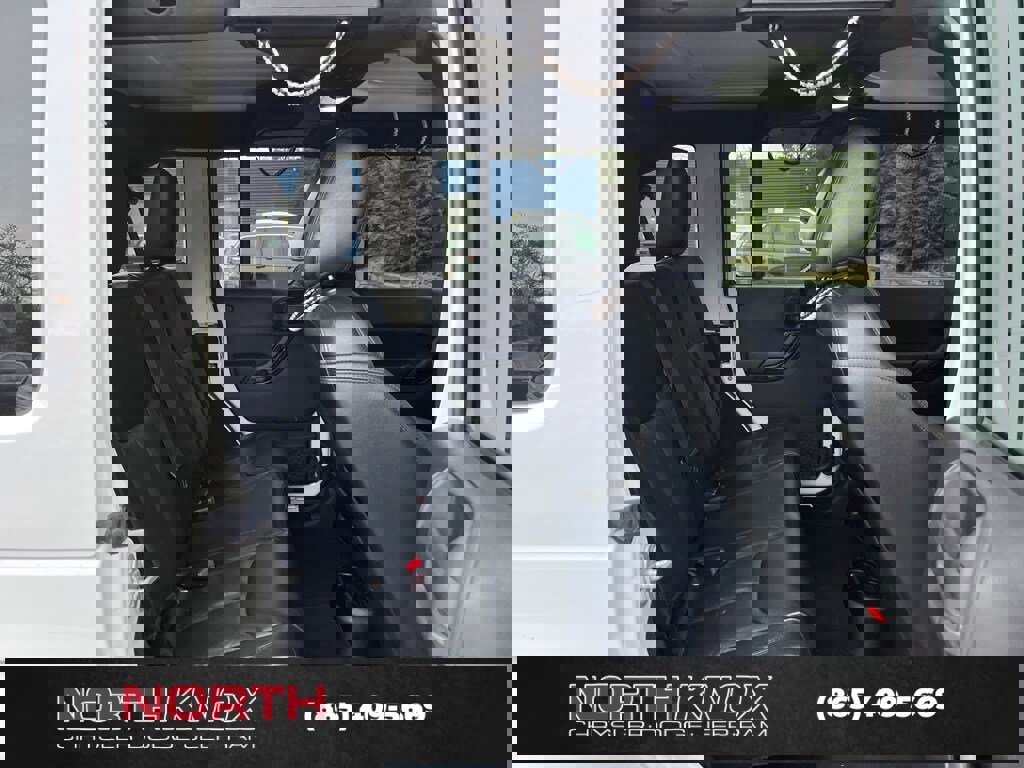 Used 2015 Jeep Wrangler Unlimited Sahara image 12