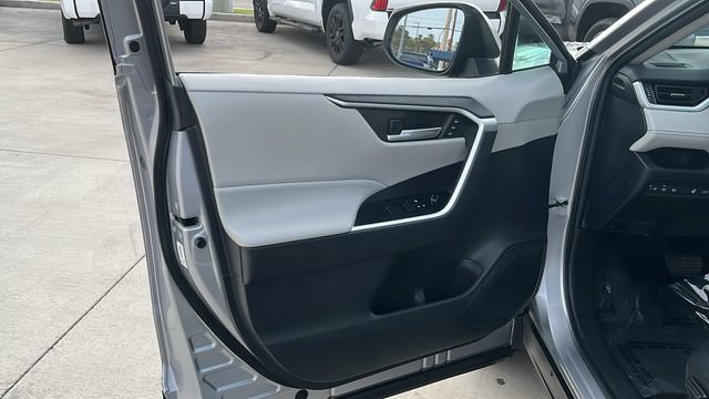 Used 2021 Toyota RAV4 XLE Premium AWD/4WD image 5