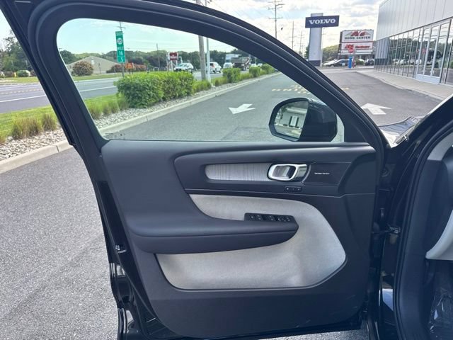 Certified 2024 Volvo XC40 B5 Plus w/ Protection Package Premier AWD/4WD image 19