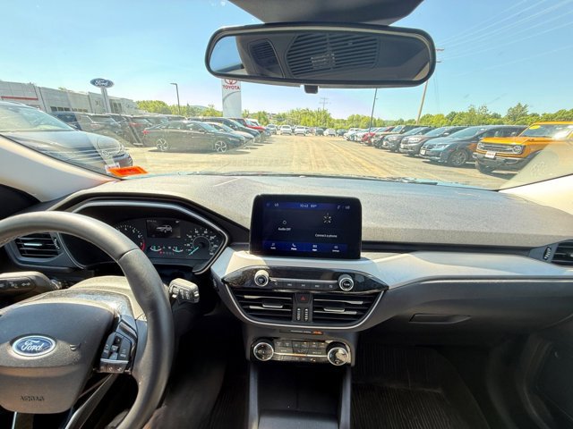 Used 2022 Ford Escape SE w/ SE Sport Appearance Package AWD/4WD image 2