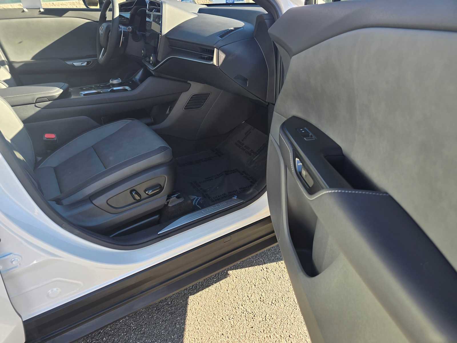 Used 2023 Lexus RZ 450e Premium image 10