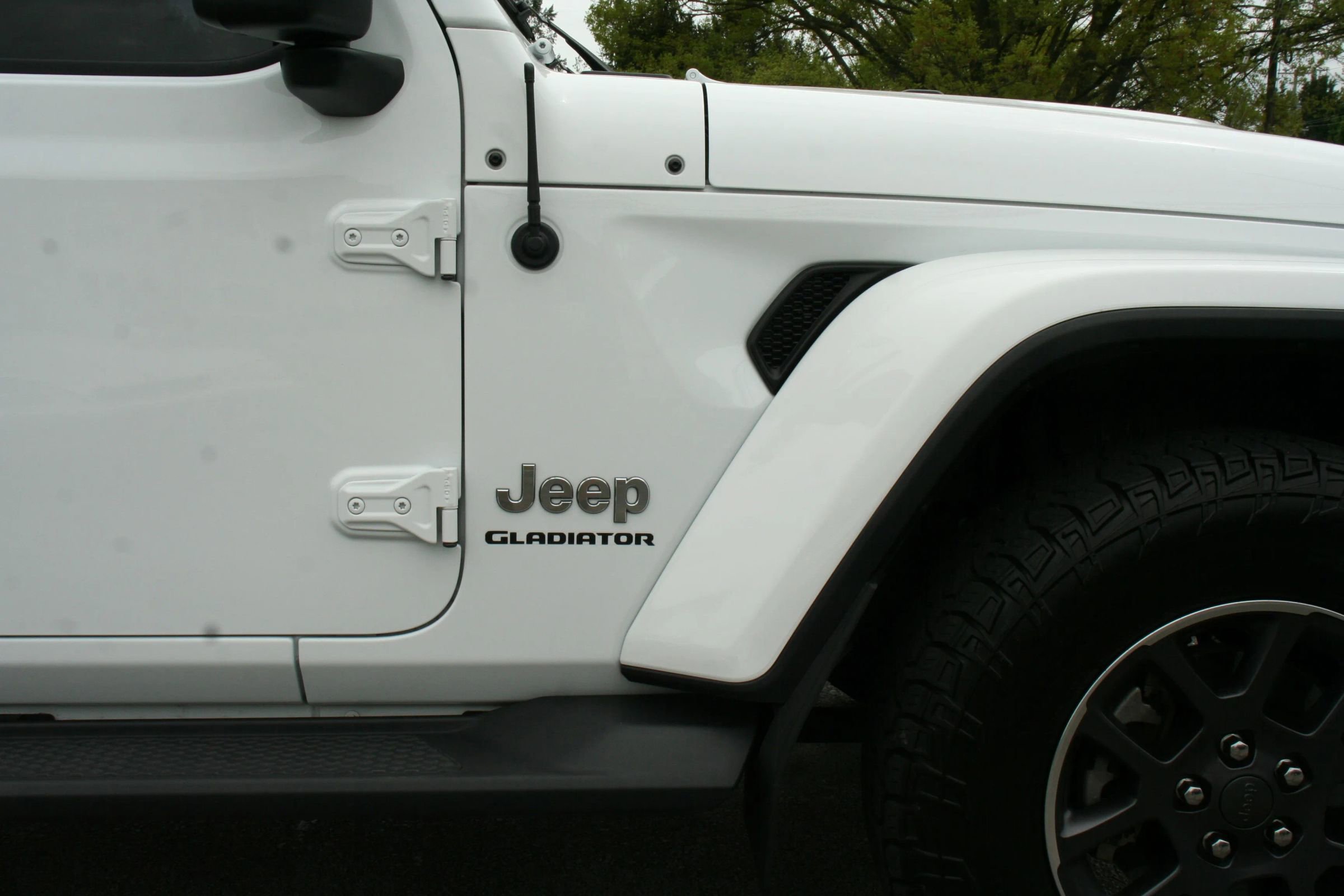 Used 2020 Jeep Gladiator Overland w/ LED Lighting Group AWD/4WD image 14