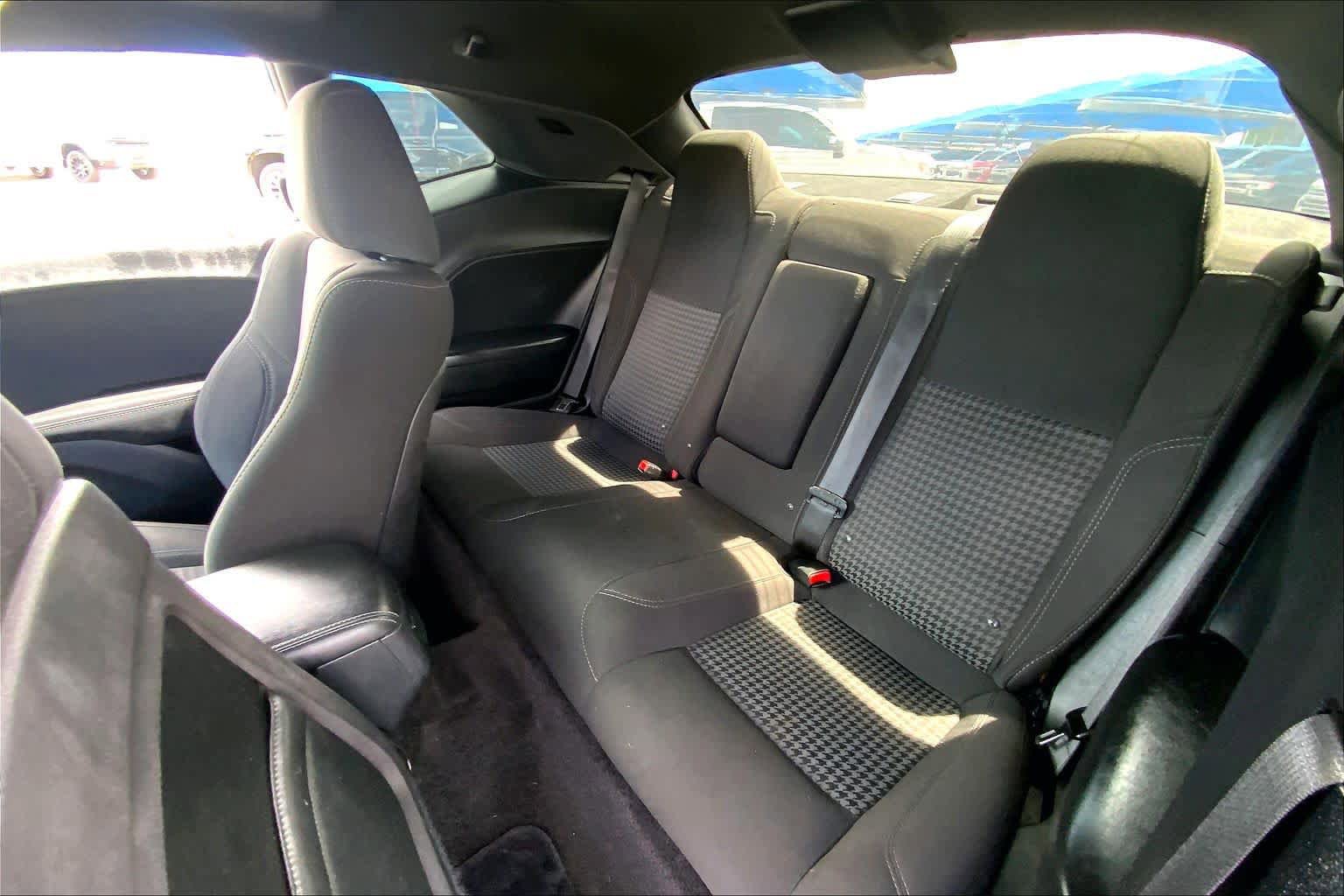 Used 2016 Dodge Challenger SXT image 21