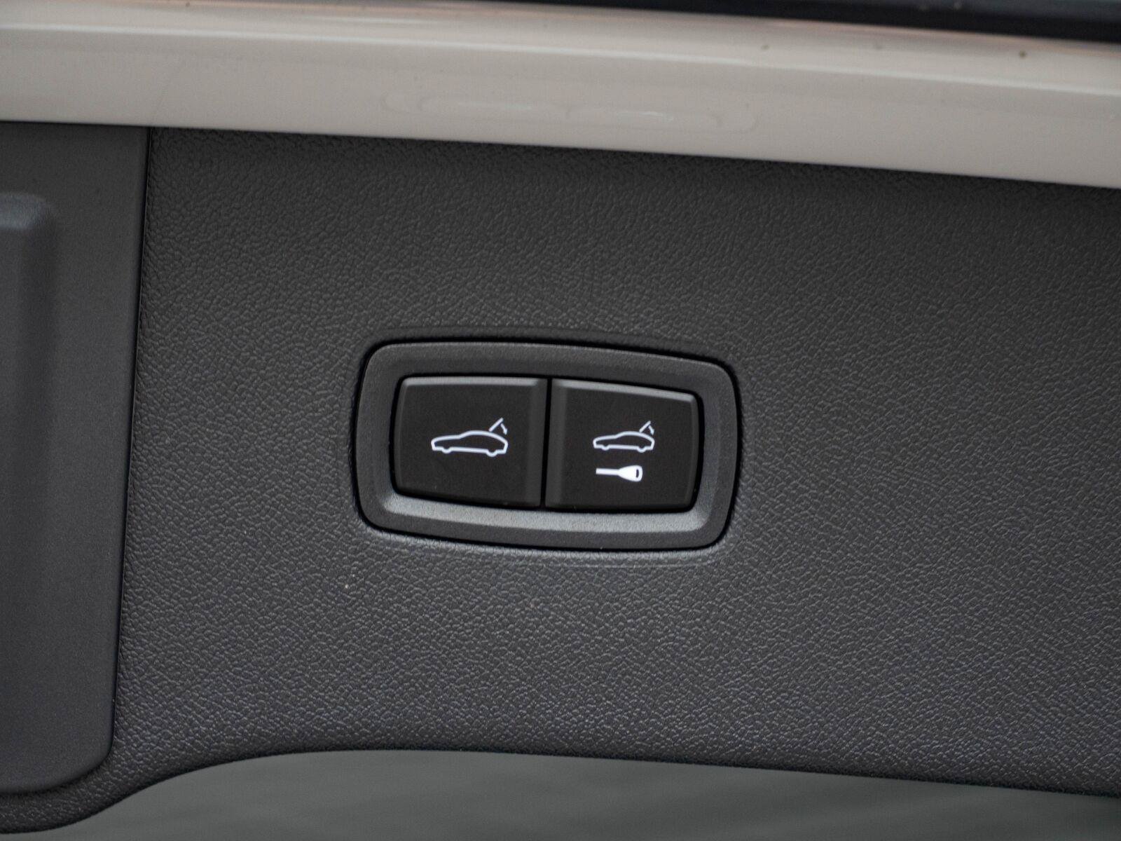 Certified 2026 Porsche Cayenne AWD/4WD image 32