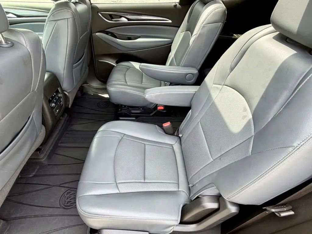 Used 2018 Buick Enclave Essence AWD/4WD image 13