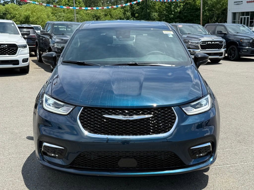 Used 2025 Chrysler Pacifica Select FWD image 10