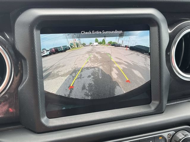 Used 2022 Jeep Wrangler Unlimited Sahara AWD/4WD image 30