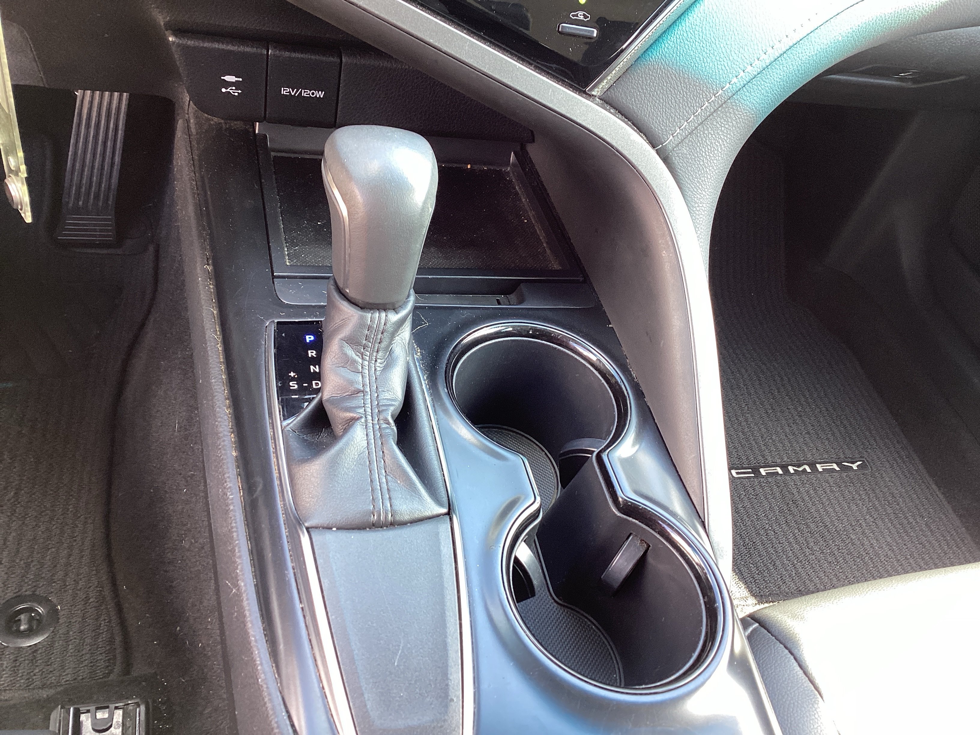 Used 2019 Toyota Camry SE FWD image 16