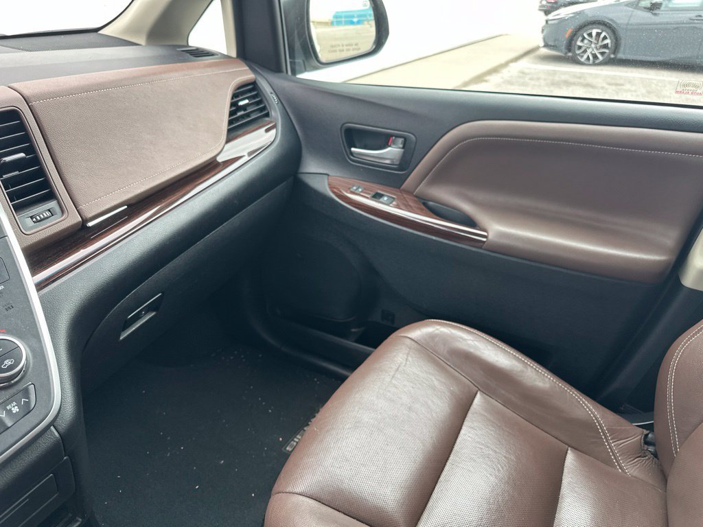 Used 2015 Toyota Sienna Limited Premium AWD/4WD image 42