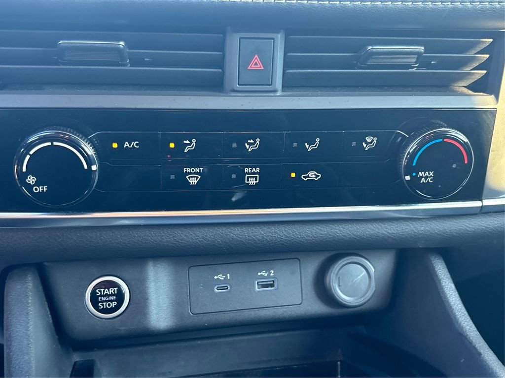 Used 2023 Nissan Rogue S image 27