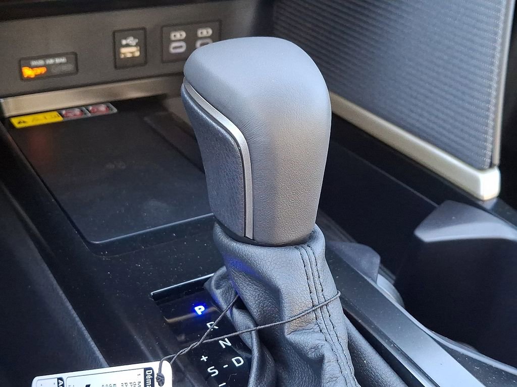 New 2026 Toyota Camry Hybrid FWD image 18
