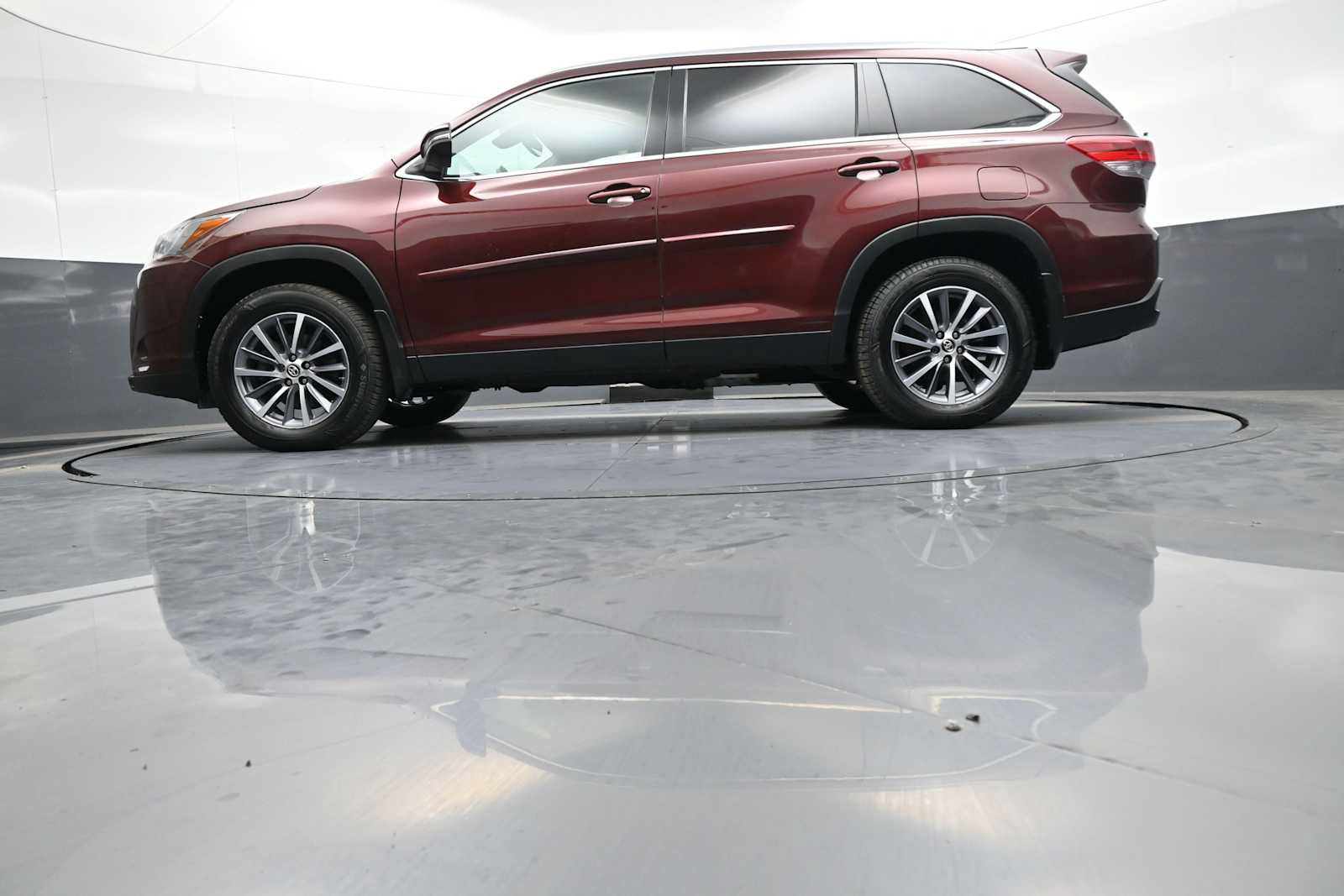 Used 2019 Toyota Highlander XLE w/ Protection Package #3 AWD/4WD image 34